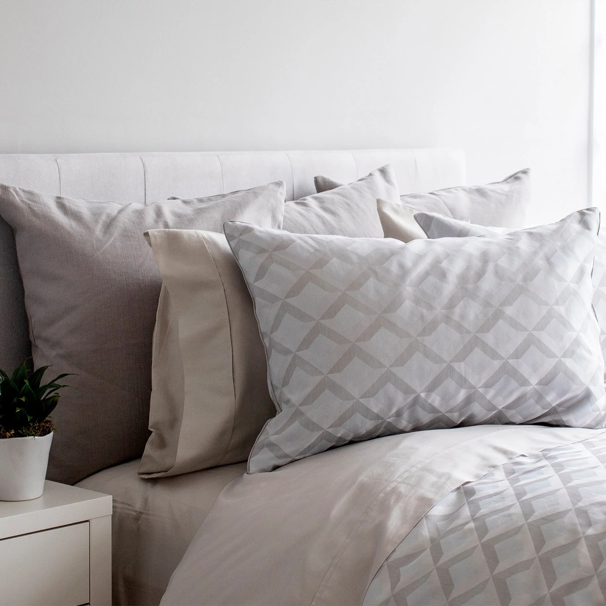 Quadra | Bundle - Duvet Cover + 2 Pillow Shams | Jacquard - Image 2