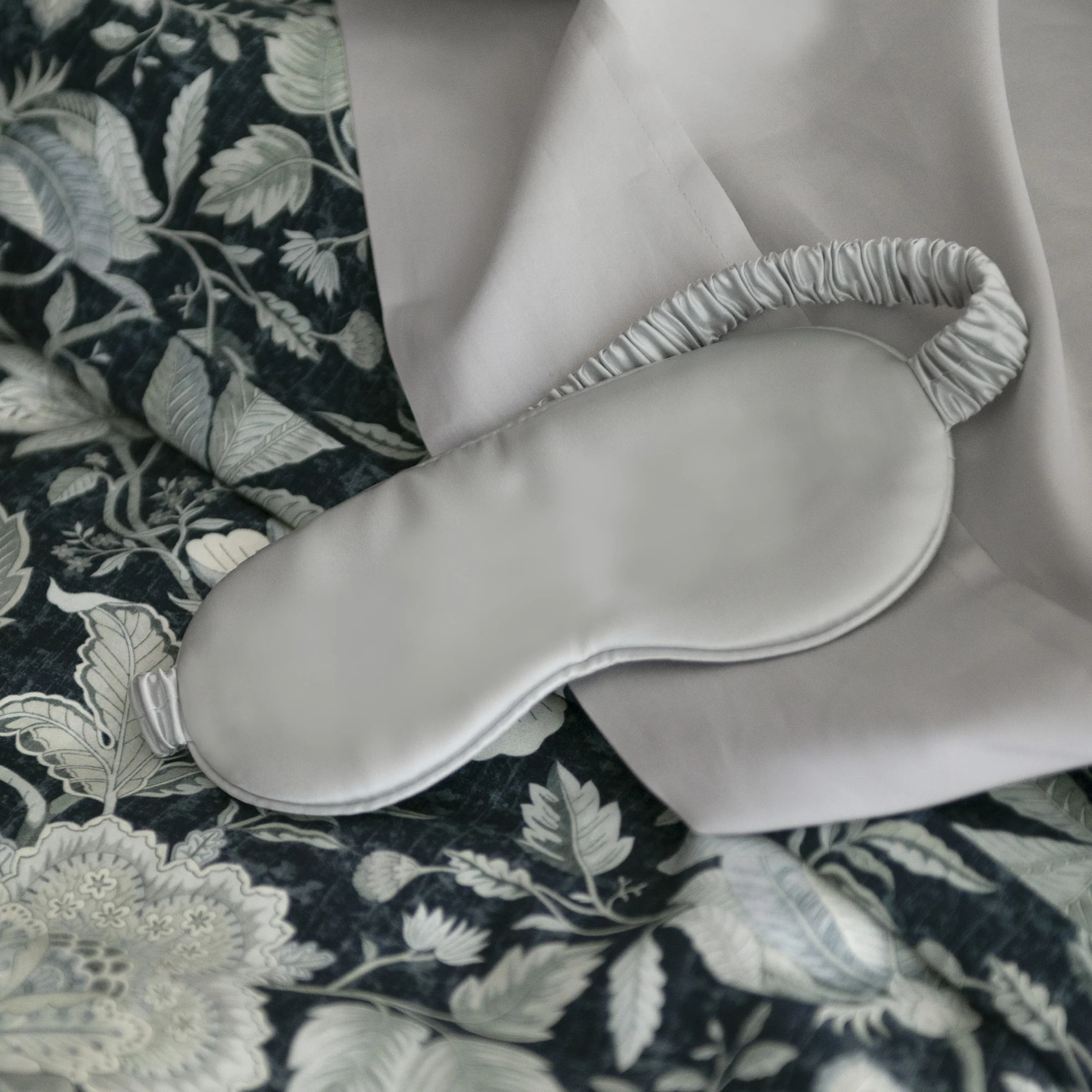 Silk Sleep Mask by St Geneve - Image 5