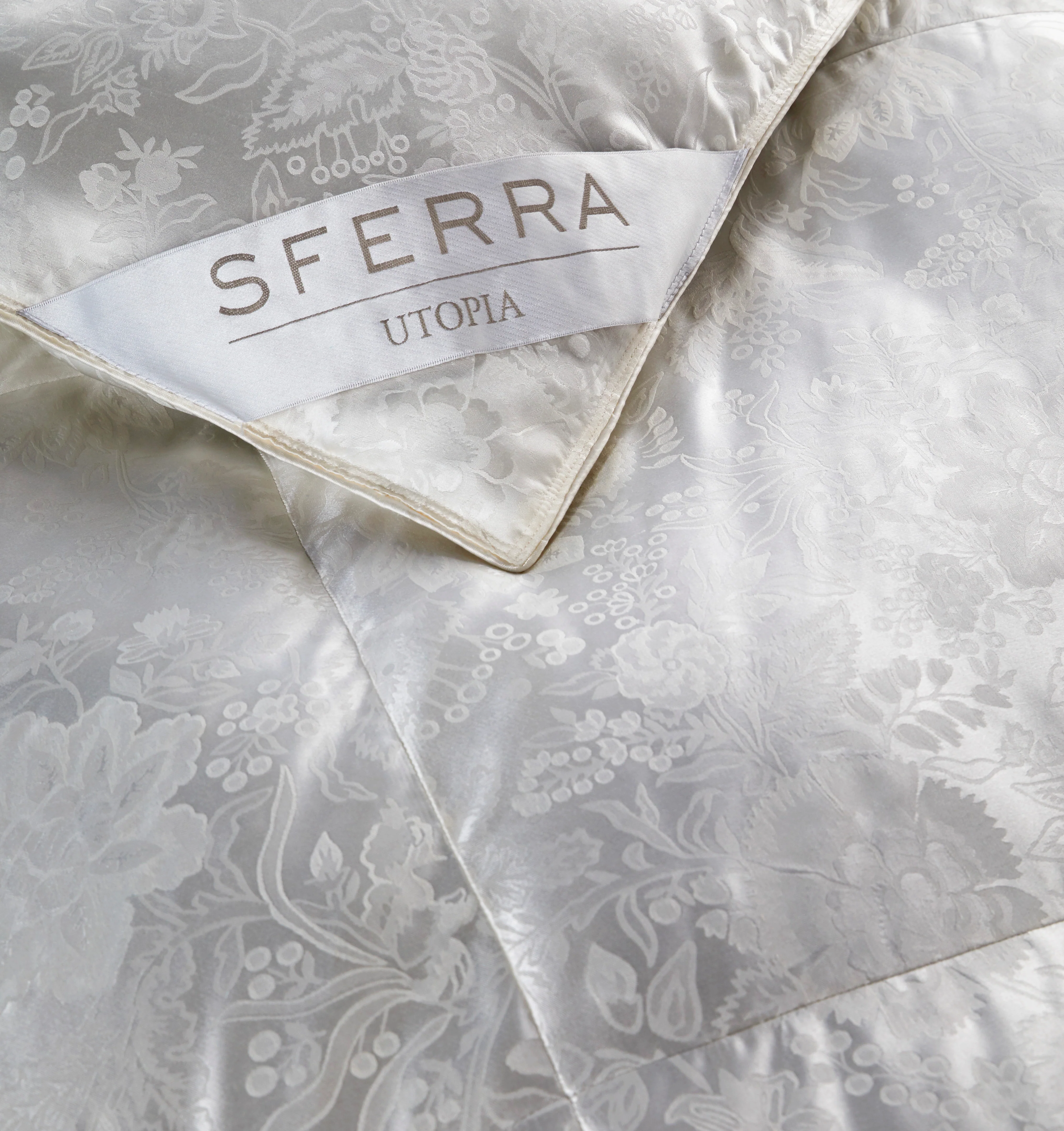 Utopia Eiderdown Duvet by Sferra | Icelandic Eiderdown - Image 2